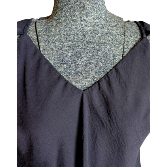 Future Collective NWT Flowy Flutter Sleeve Blouse Sz M - Picture 6 of 9